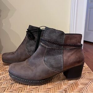 Rieker Brown & Gray Heeled Boots with Newspaper Design Size 40